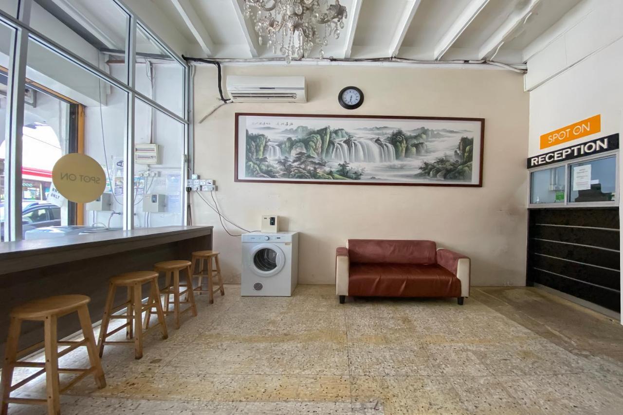 Spot On 89673 Good Friend Hotel George Town Extérieur photo