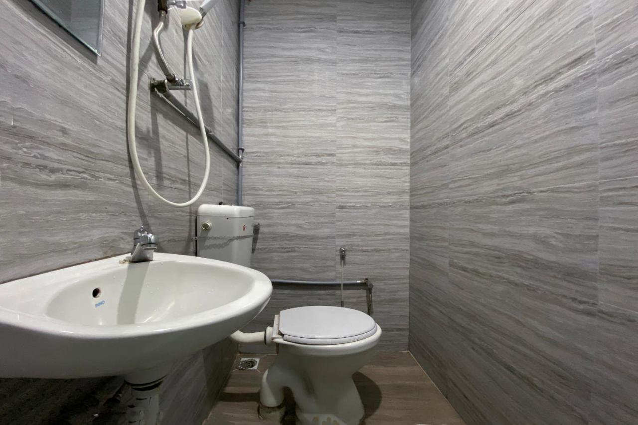 Spot On 89673 Good Friend Hotel George Town Extérieur photo